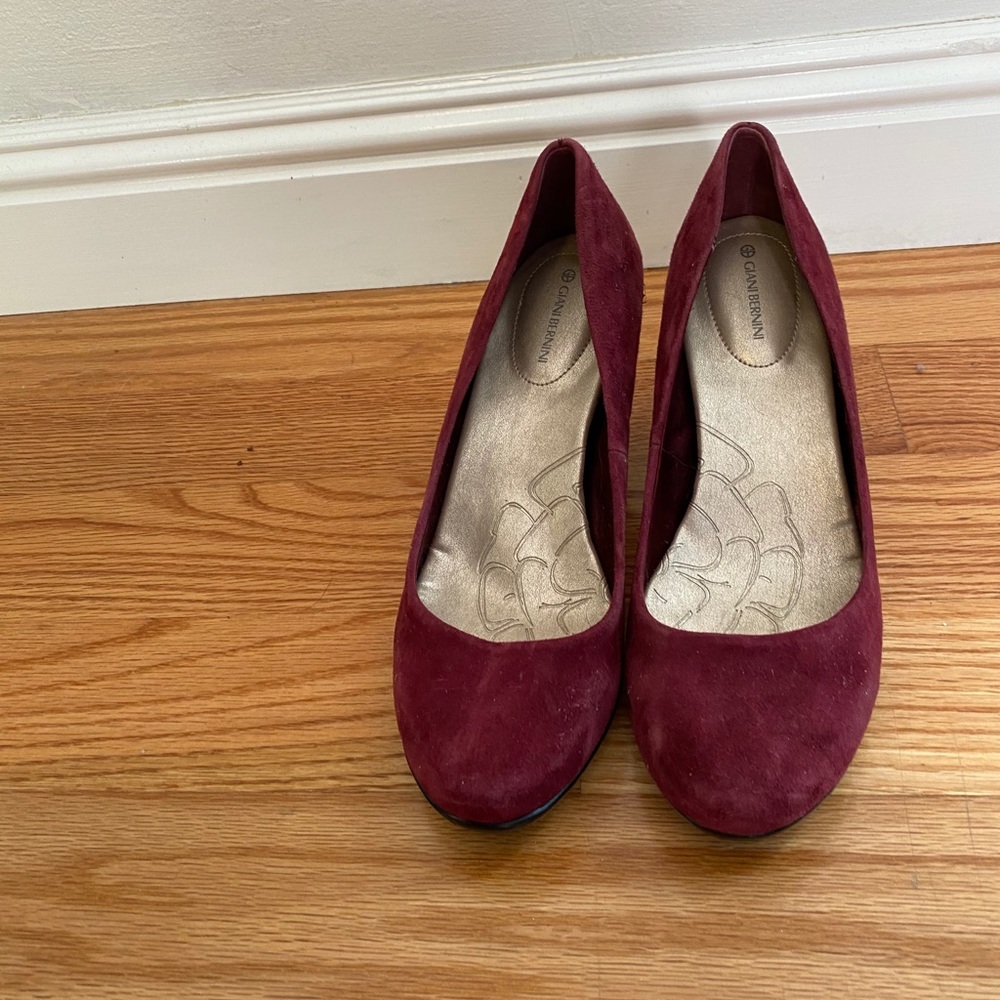 Comfort burgundy suede heels